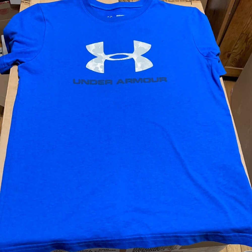 Boys under armour tee
